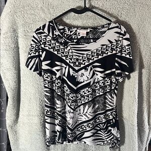 Allison Daley Black and White Geometric Short Sleeve Top